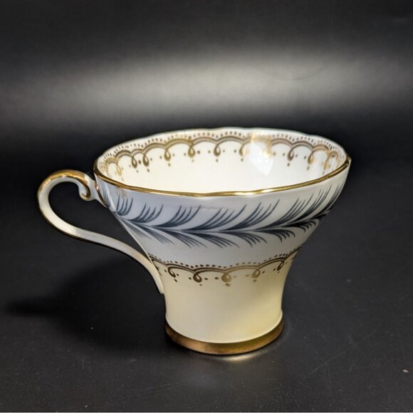 Vintage Aynsley England Bone China Tea Cup Gold Trim - Picture 4 of 14